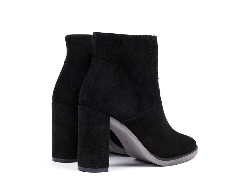 ​High-heeled ankle boots in black croute