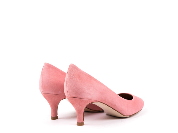 Medium heeled pink suede shoes