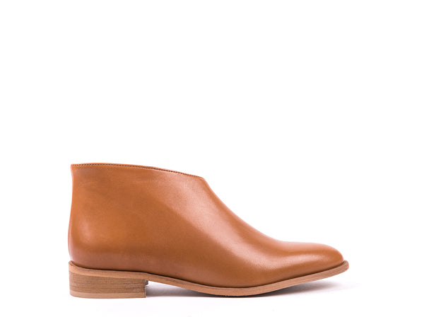 ​Flat ankle boots in camel leather