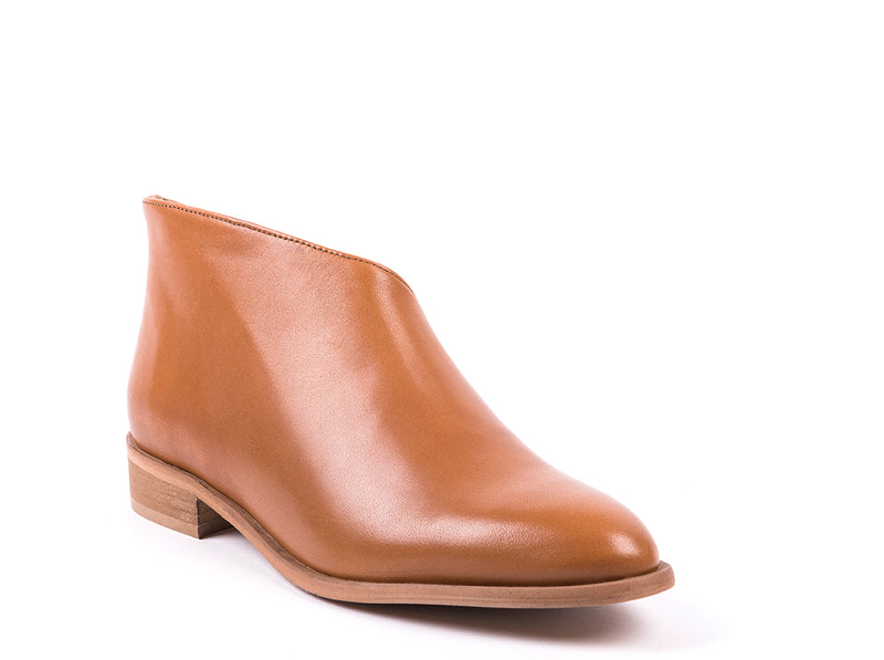 ​Flat ankle boots in camel leather