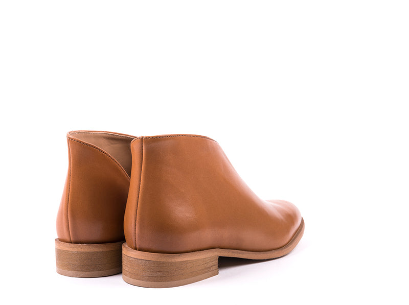 ​Flat ankle boots in camel leather