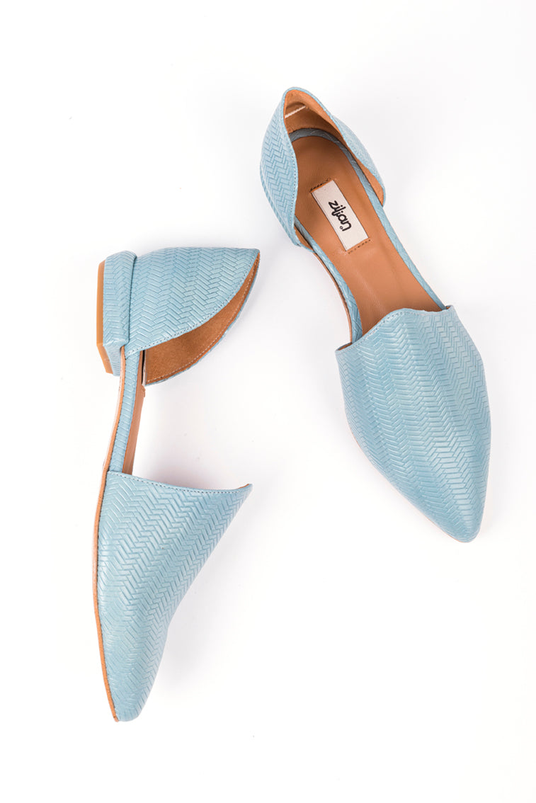 ​Flat shoes in light green patterned leather