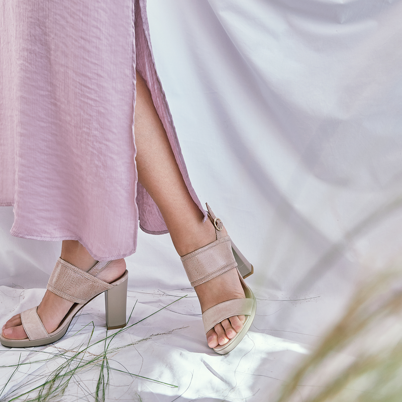 High-heeled sandals in vintage pink suede