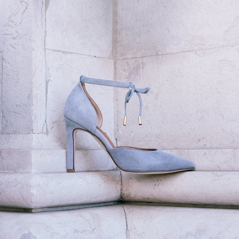 ​High-heeled shoes in engraved grey leather and suede