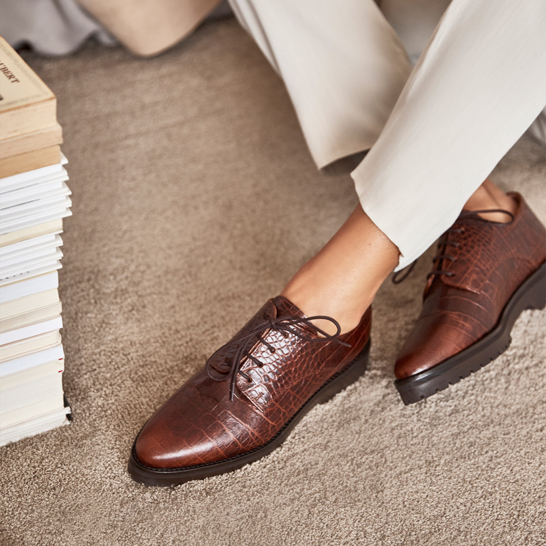 Camel embossed leather Oxfords