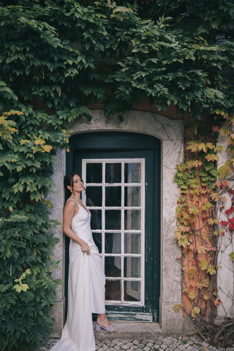 WEDDING COLLECTION - Sandálias de noiva de salto médio em camurça lilás