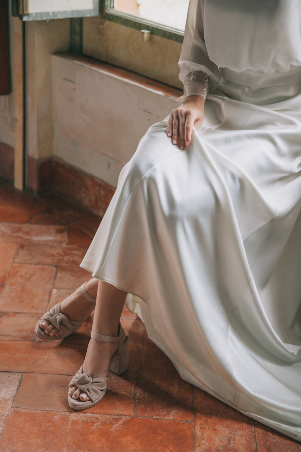 WEDDING COLLECTION - Sandálias de noiva de salto alto em camurça toupeira